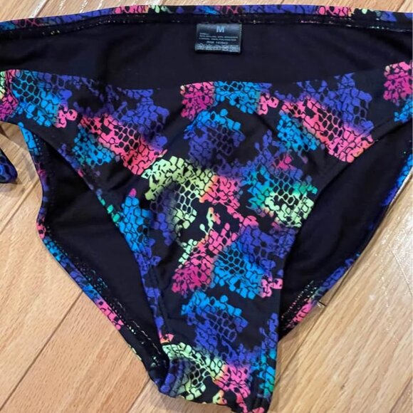 Swimsuit new Large top/ Medium bottom - Picture 2 of 4